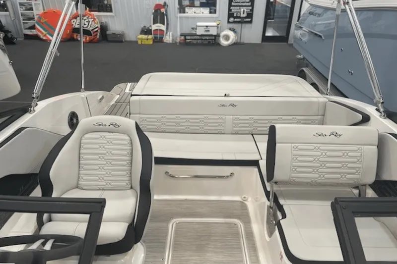 Slide: The Image of Sea Ray SPX 190 2025 - 43