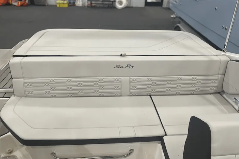 Slide: The Image of Sea Ray SPX 190 2025 - 46