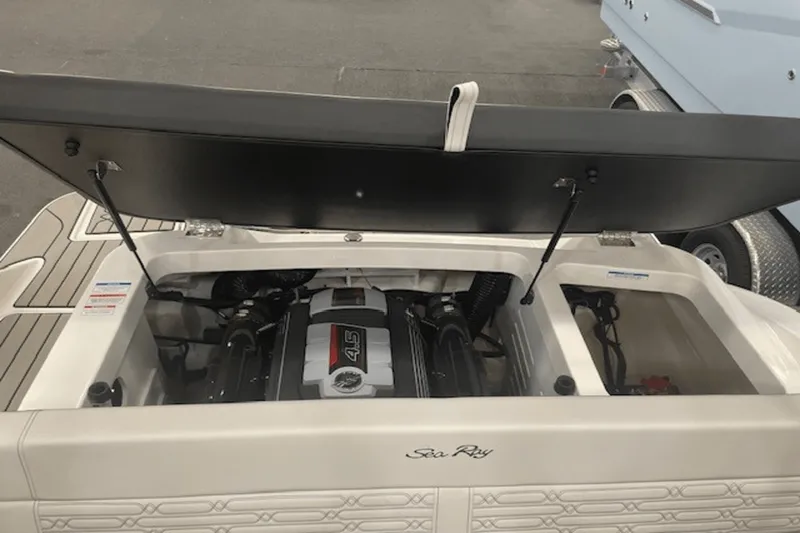 Slide: The Image of Sea Ray SPX 190 2025 - 47