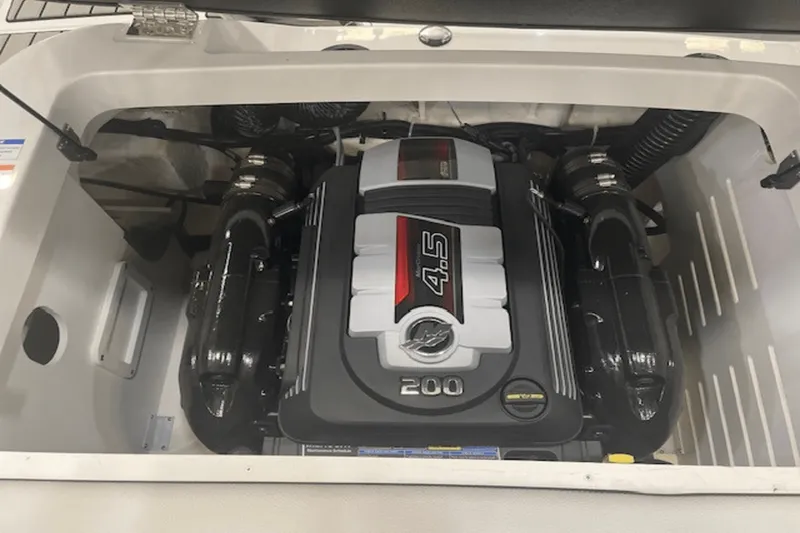 Slide: The Image of Sea Ray SPX 190 2025 - 48