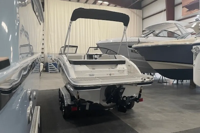 Slide: The Image of Sea Ray SPX 190 2025 - 5