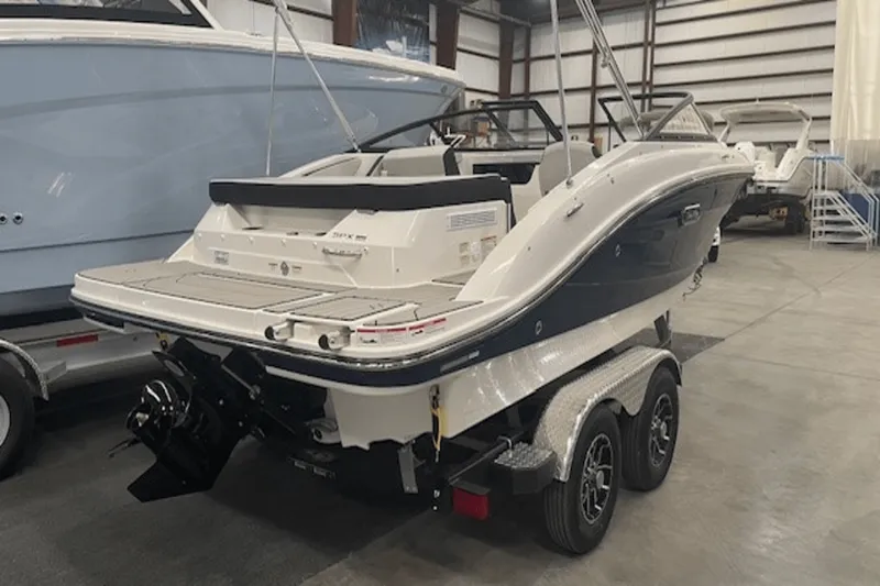 Slide: The Image of Sea Ray SPX 190 2025 - 6