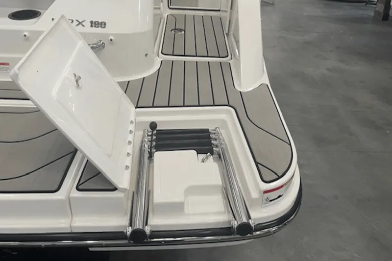 Slide: The Image of Sea Ray SPX 190 2025 - 8