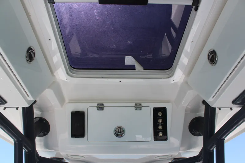 Slide: The Image of Sea Fox 248 COMMANDER 2021 - 18