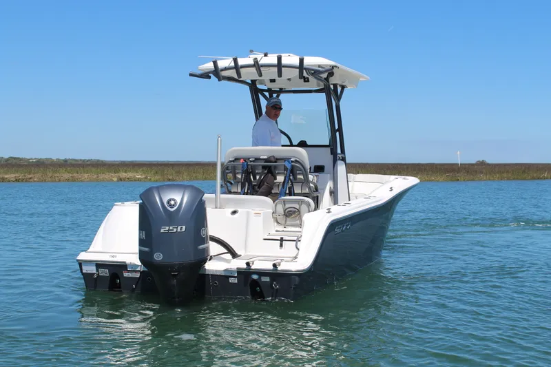 Slide: The Image of Sea Fox 248 COMMANDER 2021 - 5