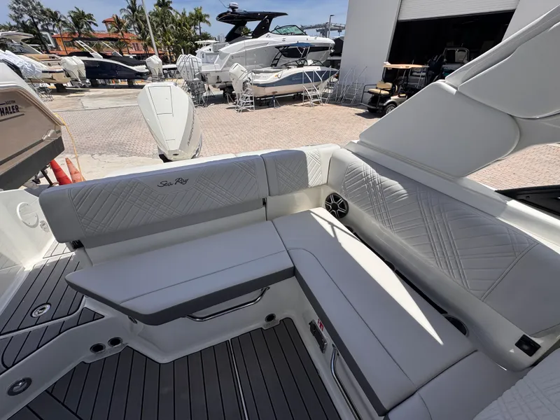 Slide: The Image of Sea Ray SDX 230 Outboard 2026 - 10