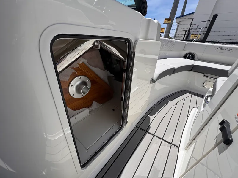 Slide: The Image of Sea Ray SDX 230 Outboard 2026 - 17