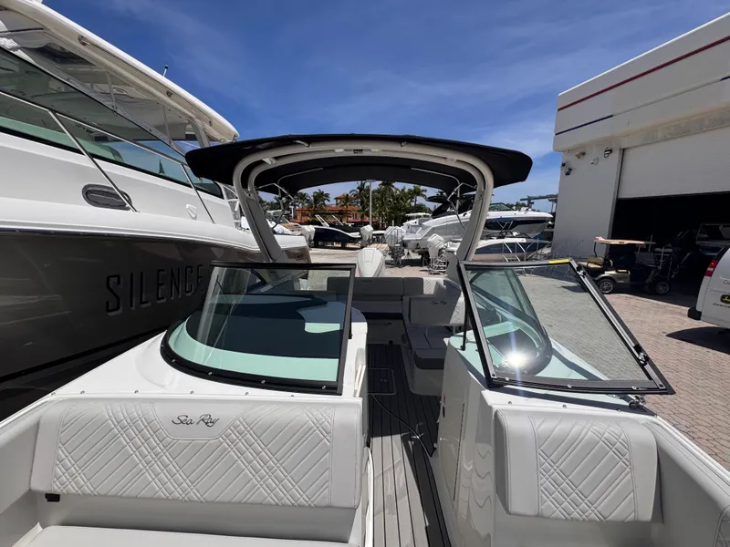 Slide: The Image of Sea Ray SDX 230 Outboard 2026 - 21