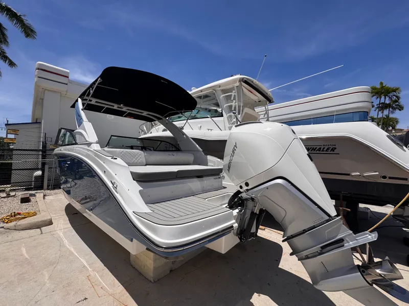 Slide: The Image of Sea Ray SDX 230 Outboard 2026 - 4
