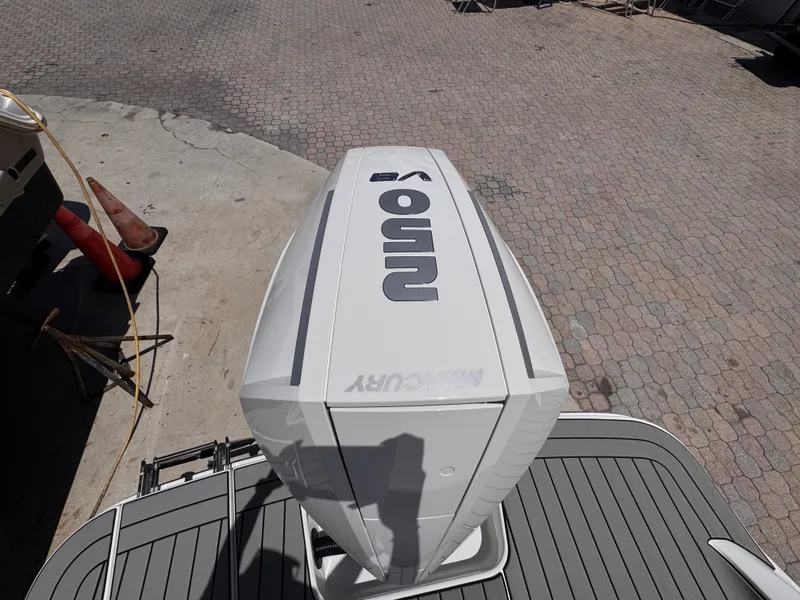 Slide: The Image of Sea Ray SDX 230 Outboard 2026 - 5