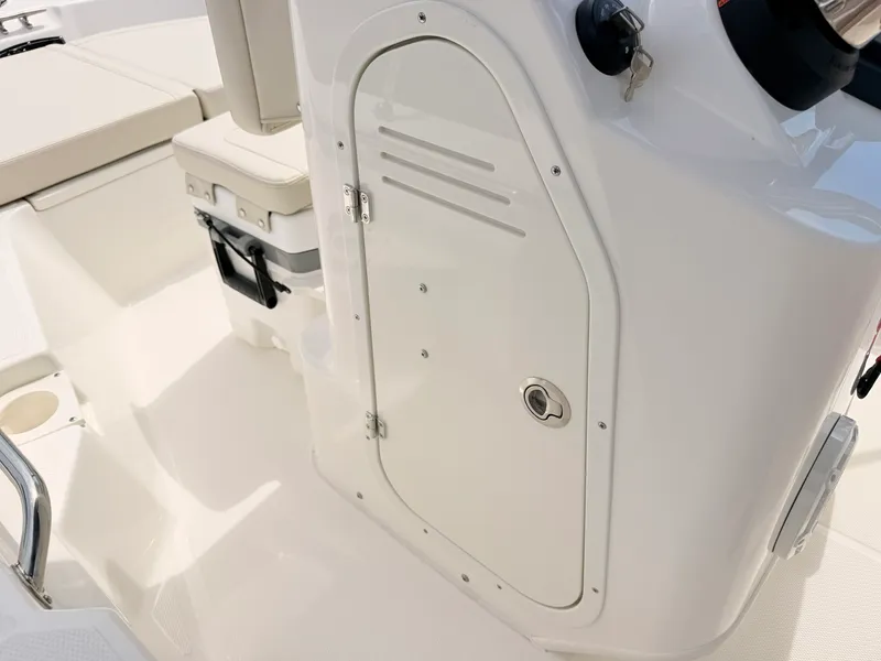 Slide: The Image of Boston Whaler 150 Montauk 2026 - 22