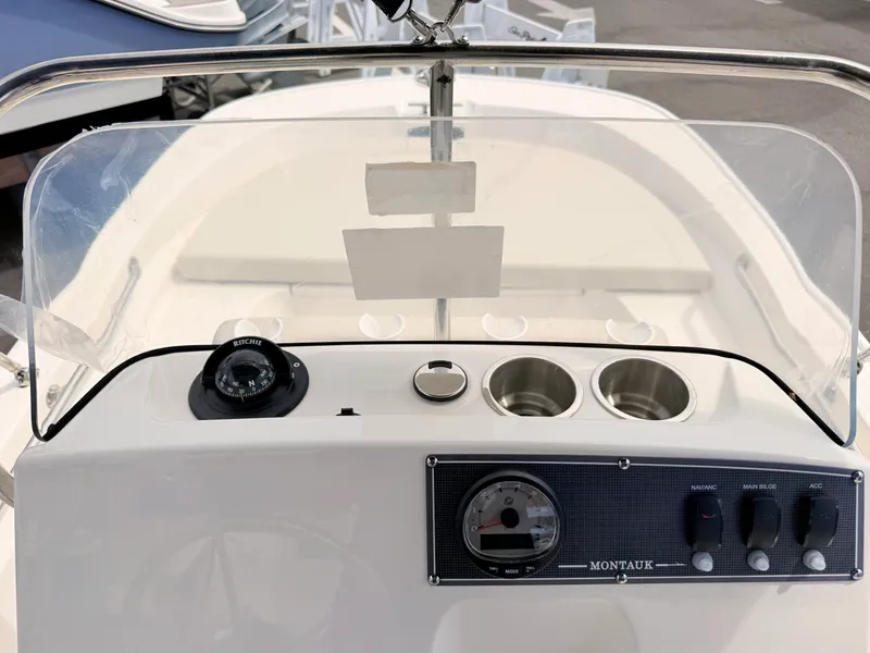 Slide: The Image of Boston Whaler 150 Montauk 2026 - 24