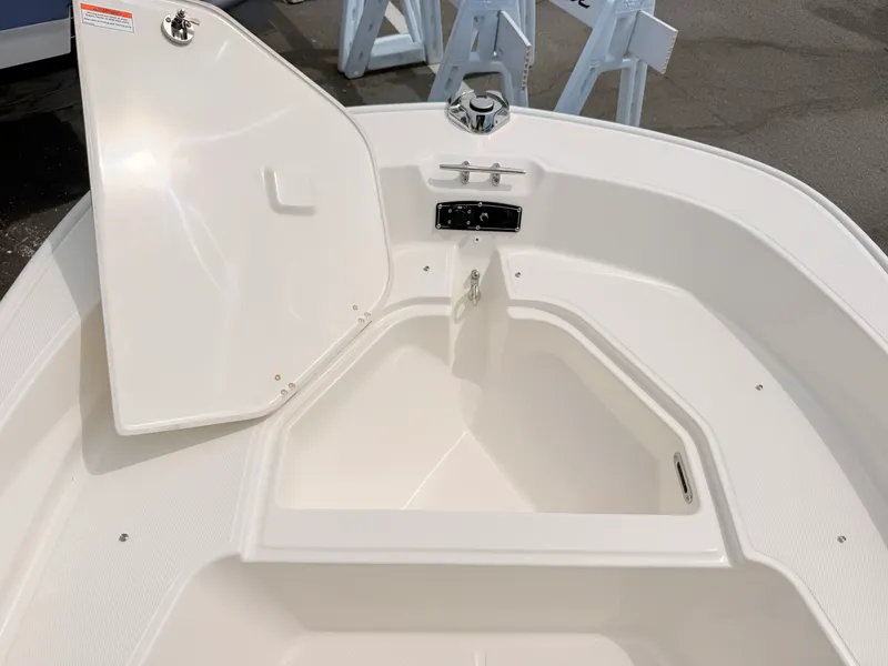 Slide: The Image of Boston Whaler 150 Montauk 2026 - 29