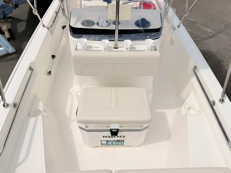 Slide: The Image of Boston Whaler 150 Montauk 2026 - 31