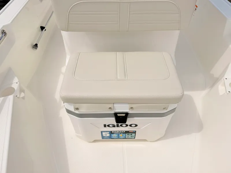 Slide: The Image of Boston Whaler 150 Montauk 2026 - 32