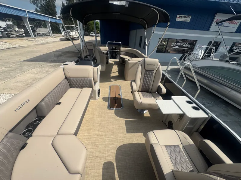 Slide: The Image of Harris Cruiser 230 2026 - 12