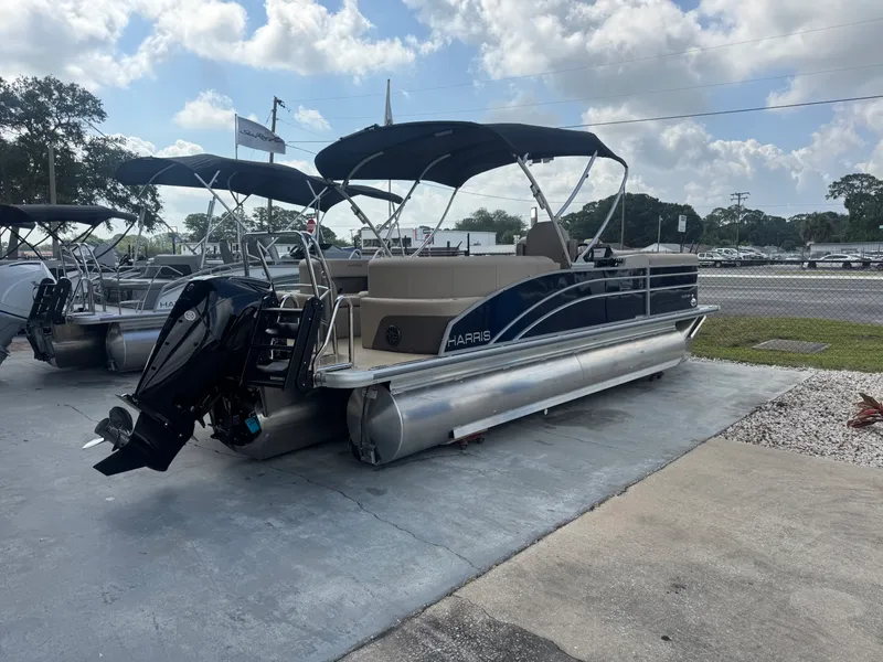 Slide: The Image of Harris Cruiser 230 2026 - 2