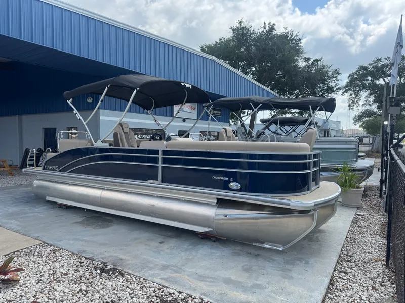 Slide: The Image of Harris Cruiser 230 2026 - 3