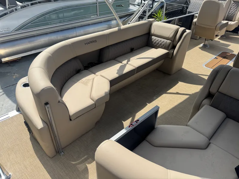 Slide: The Image of Harris Cruiser 230 2026 - 6