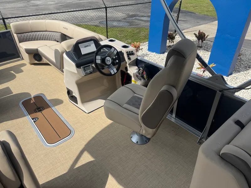 Slide: The Image of Harris Cruiser 230 2026 - 7