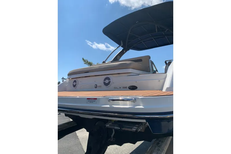 Slide: The Image of Sea Ray 250 SLX 2017 - 4