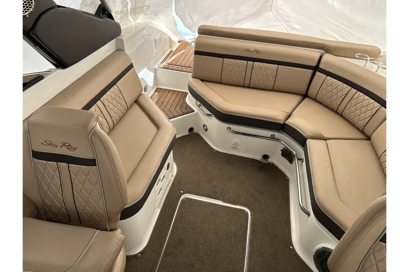 Slide: The Image of Sea Ray 250 SLX 2017 - 16
