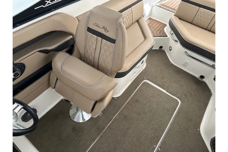 Slide: The Image of Sea Ray 250 SLX 2017 - 17