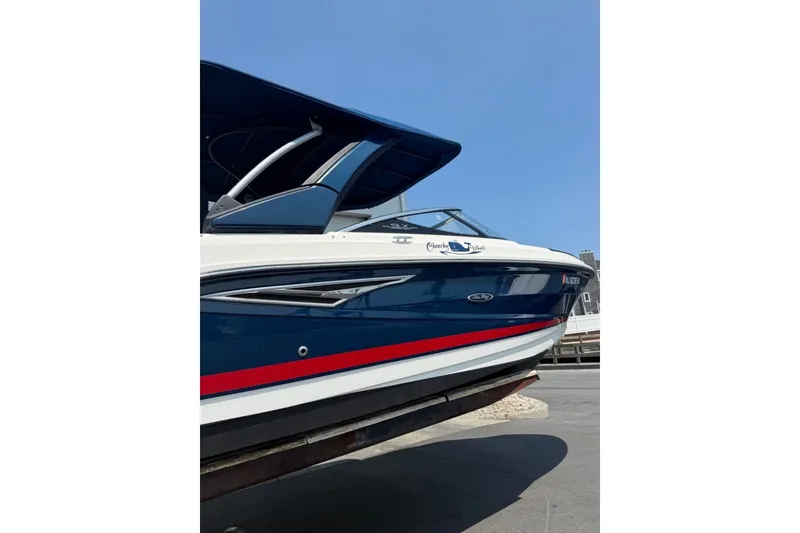 Slide: The Image of Sea Ray 250 SLX 2017 - 30