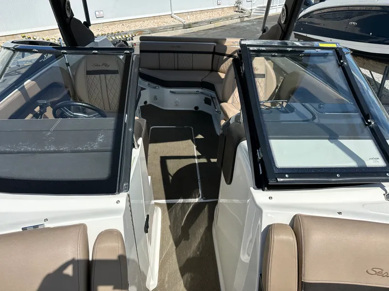 Slide: The Image of Sea Ray 250 SLX 2017 - 48