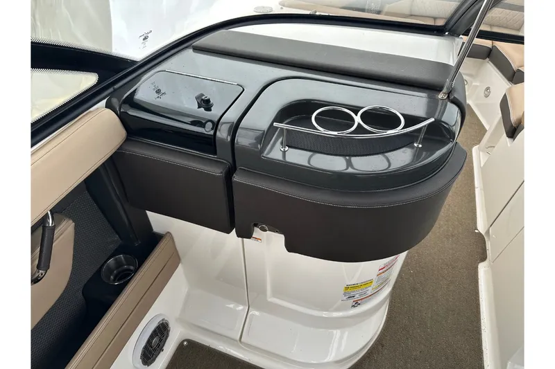 Slide: The Image of Sea Ray 250 SLX 2017 - 23