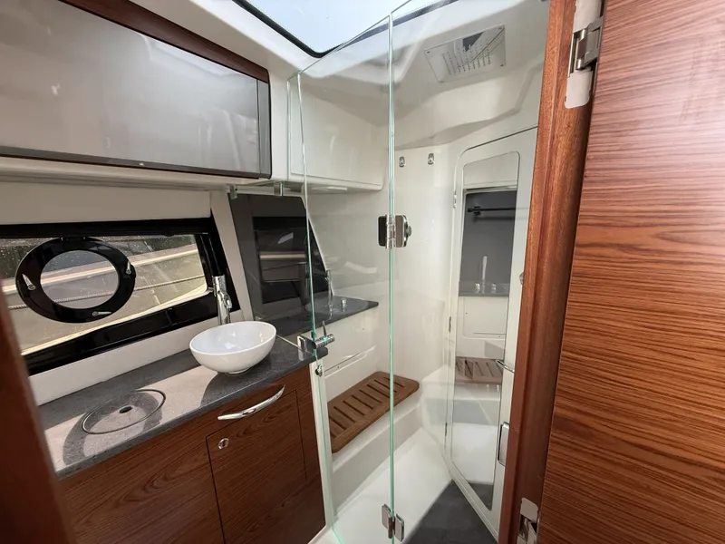 Slide: The Image of Boston Whaler 405 Conquest 2026 - 12