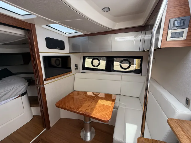 Slide: The Image of Boston Whaler 405 Conquest 2026 - 13