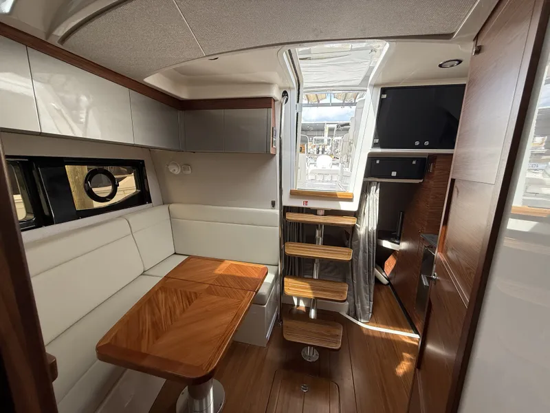 Slide: The Image of Boston Whaler 405 Conquest 2026 - 14