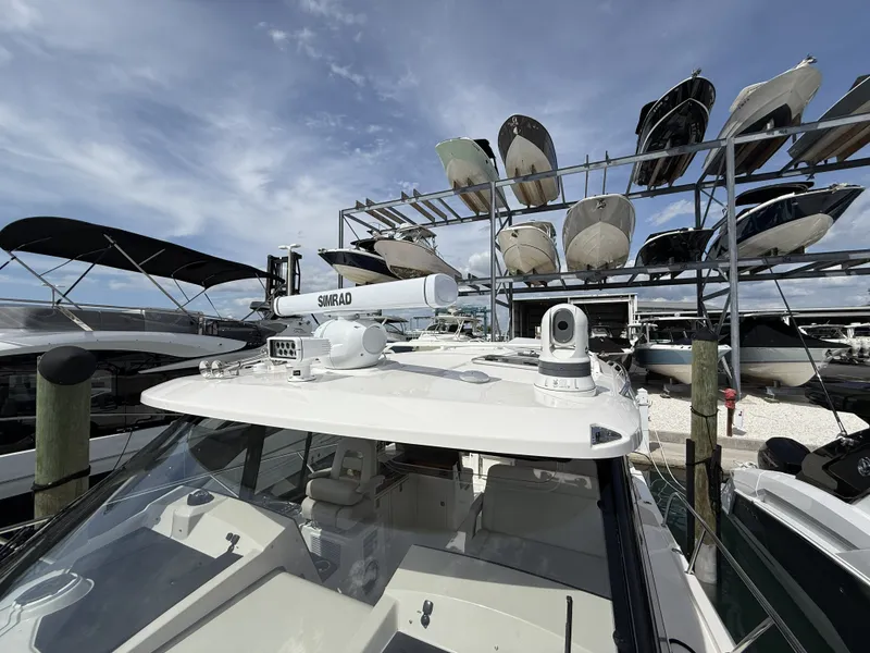 Slide: The Image of Boston Whaler 405 Conquest 2026 - 2