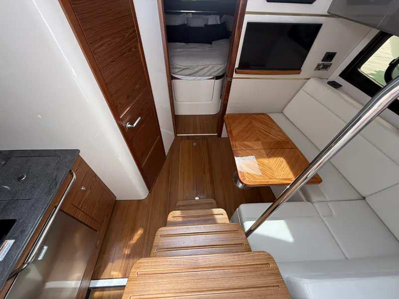 Slide: The Image of Boston Whaler 405 Conquest 2026 - 7