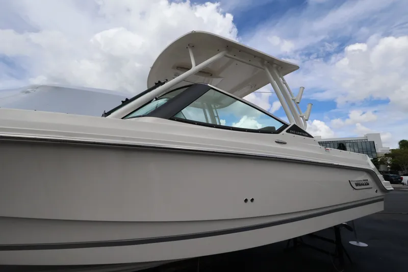 Slide: The Image of Boston Whaler 240 Vantage 2026 - 1