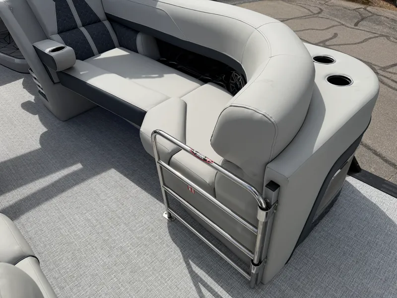 Slide: The Image of Harris Grand Mariner 270 2026 - 12