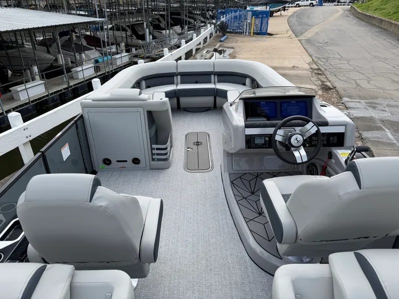 Slide: The Image of Harris Grand Mariner 270 2026 - 19