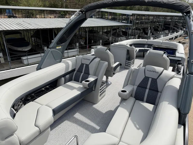 Slide: The Image of Harris Grand Mariner 270 2026 - 23