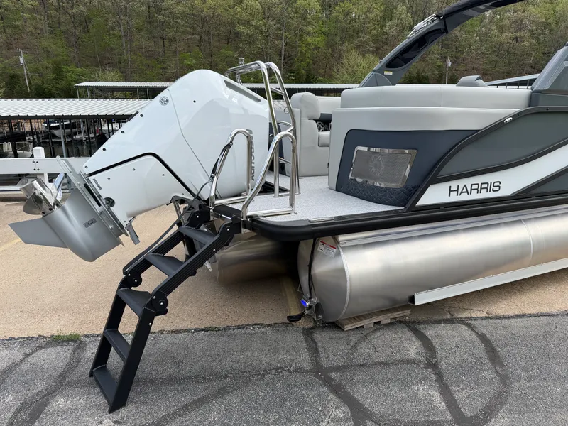 Slide: The Image of Harris Grand Mariner 270 2026 - 7