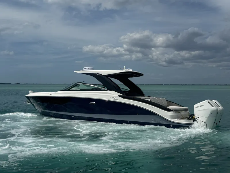 The Image of Sea Ray SLX 360 OUTBOARD 2026 - 0
