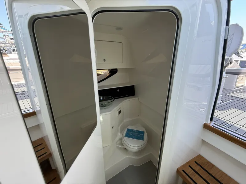 Slide: The Image of Sea Ray SLX 360 OUTBOARD 2026 - 13