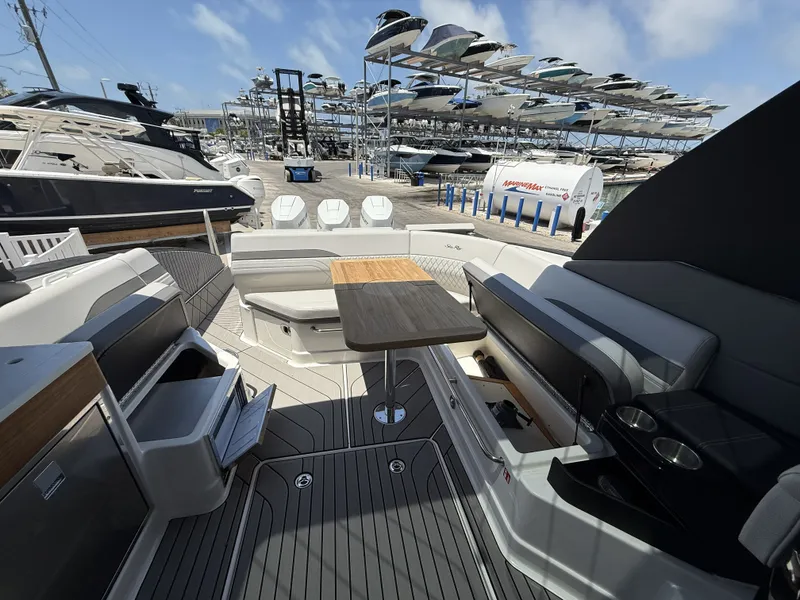 Slide: The Image of Sea Ray SLX 360 OUTBOARD 2026 - 17