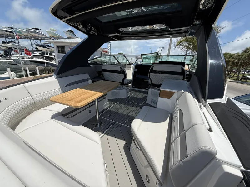 Slide: The Image of Sea Ray SLX 360 OUTBOARD 2026 - 20
