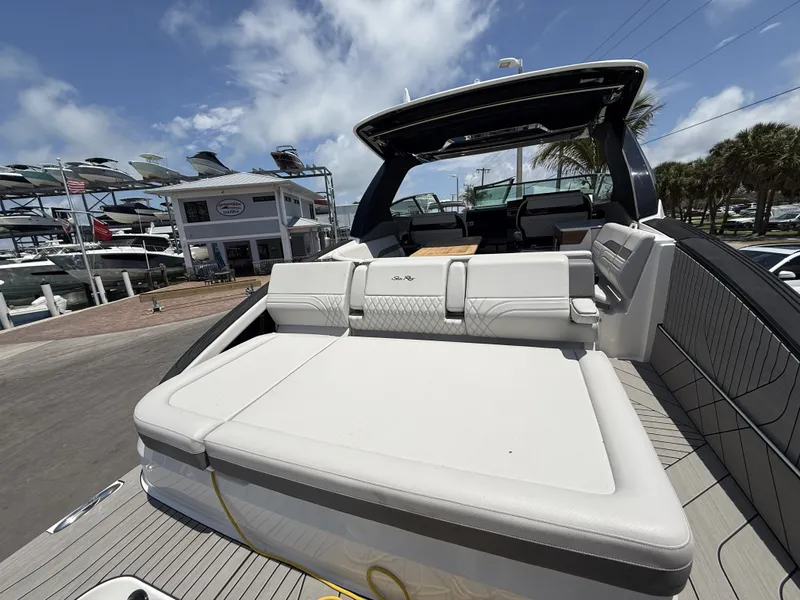 Slide: The Image of Sea Ray SLX 360 OUTBOARD 2026 - 21