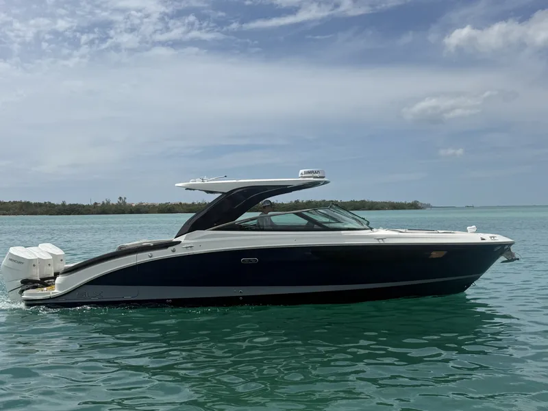 Slide: The Image of Sea Ray SLX 360 OUTBOARD 2026 - 3