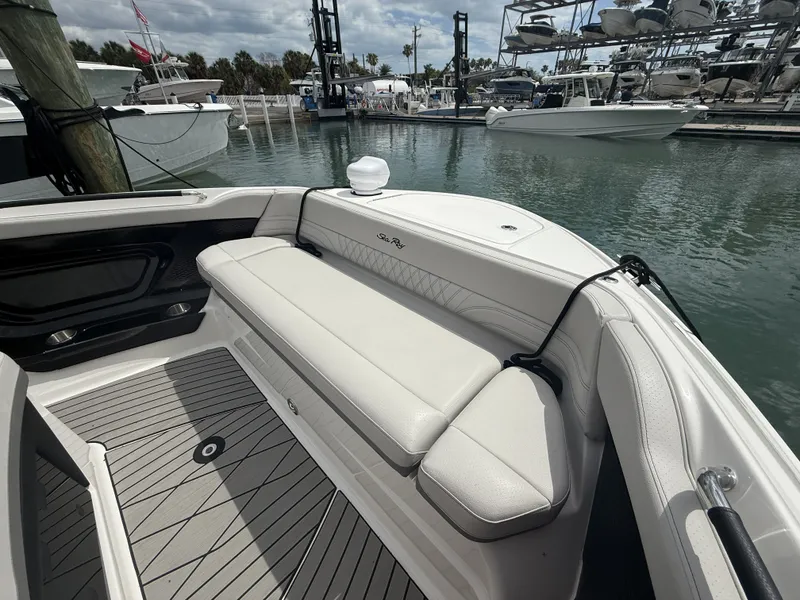 Slide: The Image of Sea Ray SLX 360 OUTBOARD 2026 - 4