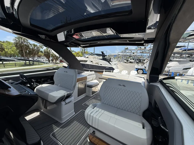 Slide: The Image of Sea Ray SLX 360 OUTBOARD 2026 - 7