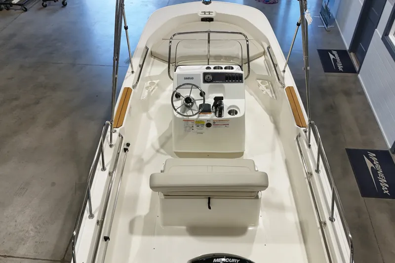 Slide: The Image of Boston Whaler 170 Montauk 2026 - 11