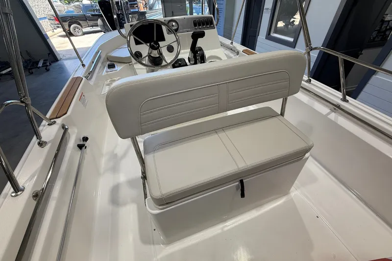 Slide: The Image of Boston Whaler 170 Montauk 2026 - 13